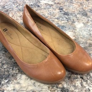 NWOT White Mtn camel brown wedge shoes,7, leather